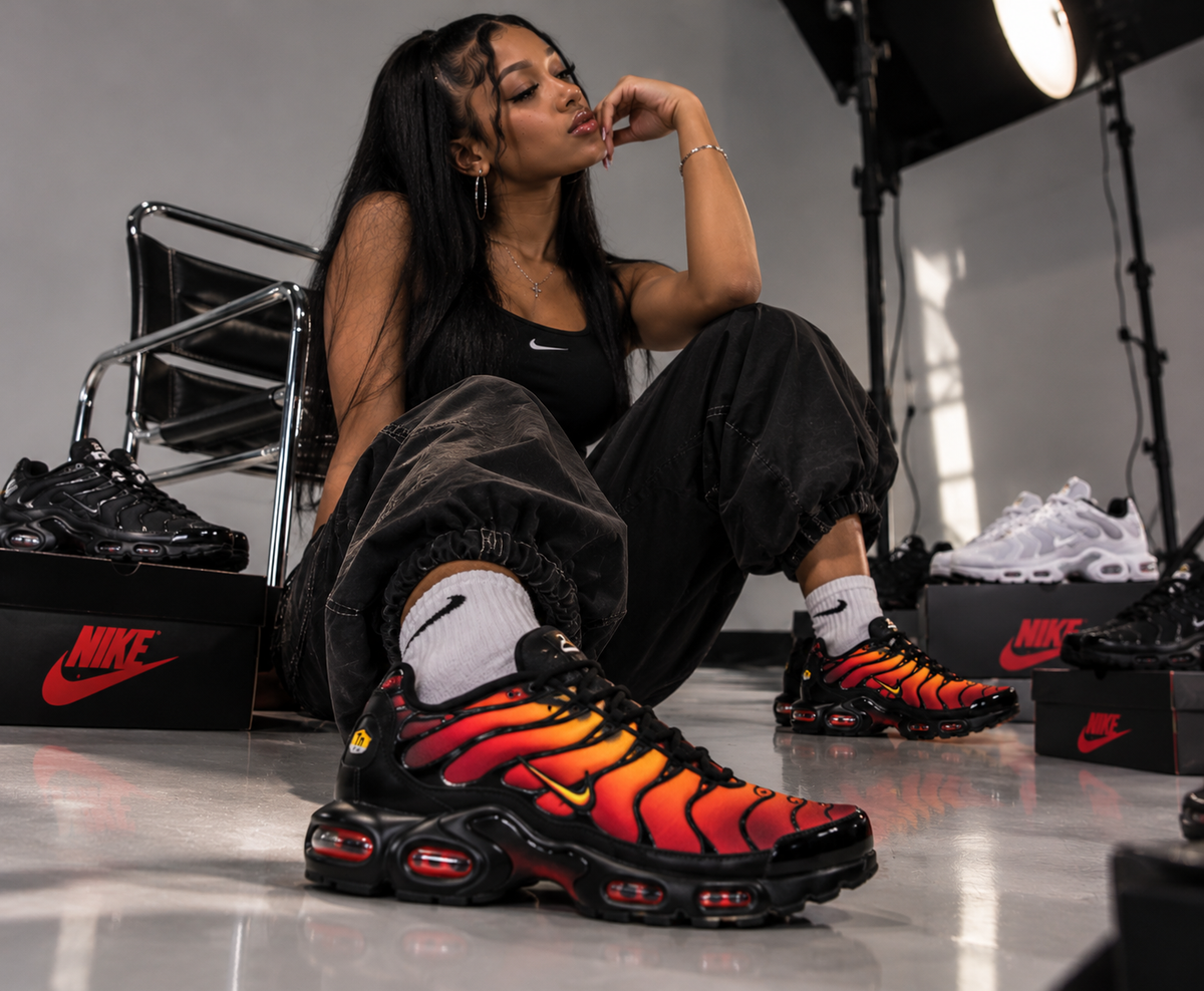 NIKE AIR MAX PLUS