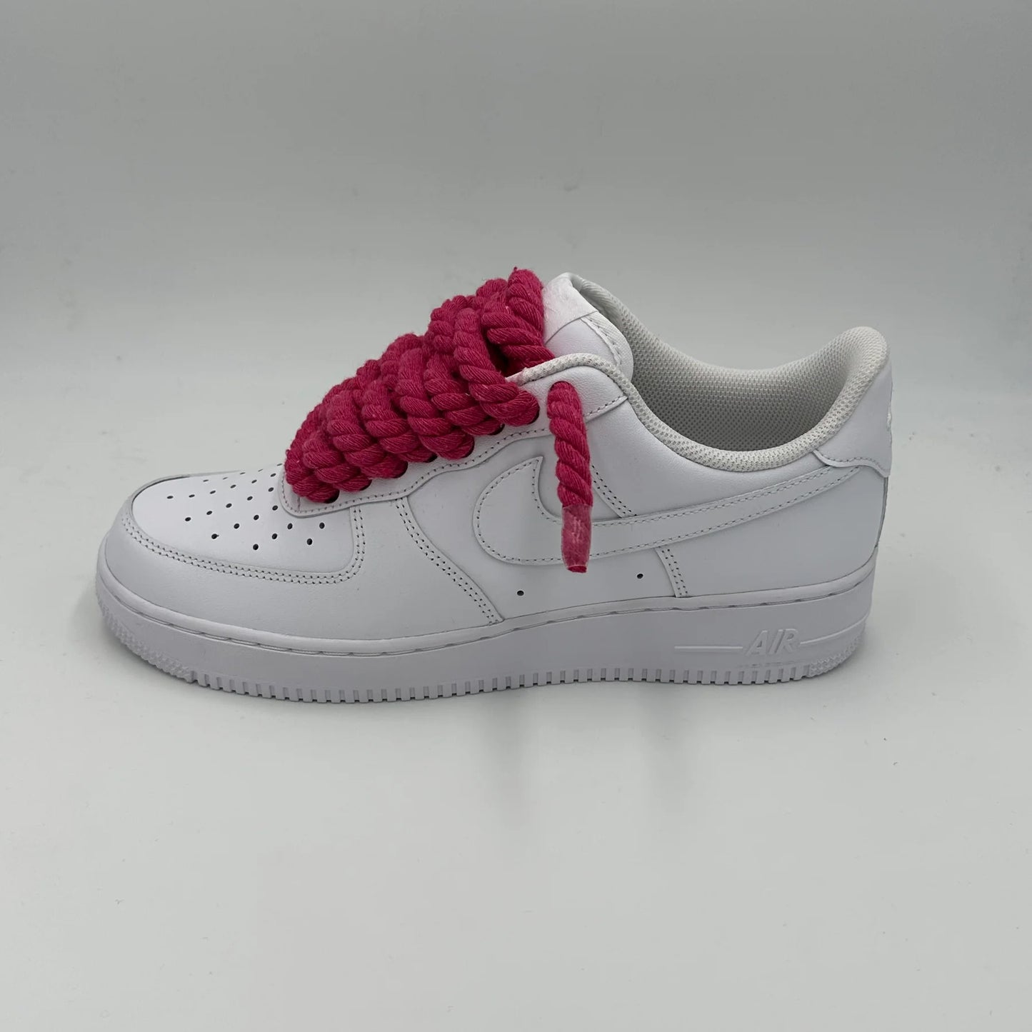 Nike air force 1 hotsell pink laces