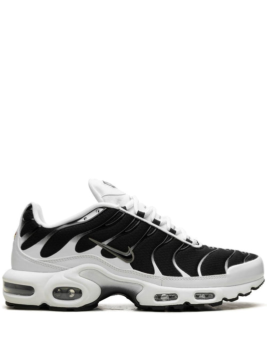 Air Max Plus Black / White