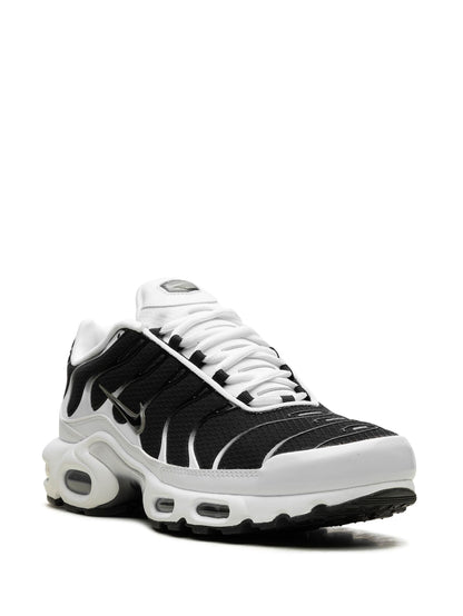 Air Max Plus Black / White